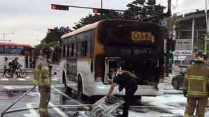 일산서 운행 중이던 마을버스에 불&hellip;승객 20여 명 대피