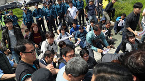 민주노총 150명 국회 기습 진입…"최저임금 산입범위 확대 반대"