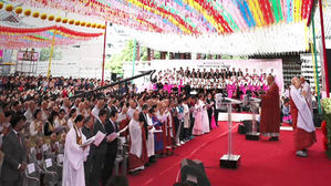 '부처님오신날' 전국 사찰서 봉축 법요식&hellip;나들이객도 북적