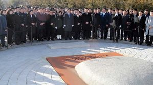 與, 노무현 전 대통령 추도식 열리는 봉하마을 결집