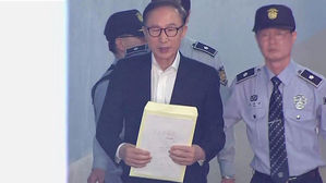 [영상] '수인번호 716 이명박' 첫 재판 출석…62일 만에 모습 드러내