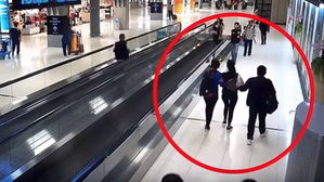 [영상pick] 범죄조직단의 여성 관광객 납치 시도 현장…공항 CCTV에 포착