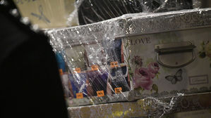 '비리 의혹' 말레이 前 총리 압수품 900억 원 넘을 듯