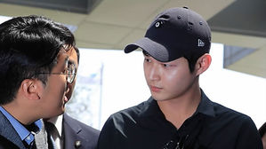 '동료연예인 추행' 배우 이서원 입대…군사법원서 재판