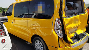 화물차가 어린이집 승합차 추돌&hellip;교사&middot;어린이 13명 부상