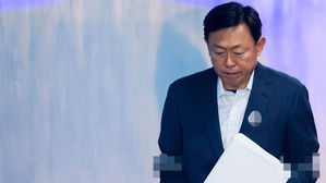 신동빈 "朴 면담서 면세점 얘기 안 해"…대부분 질문에 증언 거부