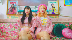 [SBS Star] VIDEO: MAMAMOO Moon Byul & Red Velvet SEULGI's Amazing Chemistry from a Music Video!