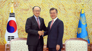 문 대통령 "아프리카 경제에 더 적극 기여…인적투자 협력"