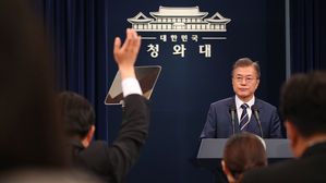 문대통령 "정상회담 결과 '하루 뒤' 발표는 김정은 위원장 요청"