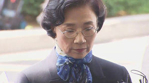 '막말·폭행 혐의' 이명희 경찰 출석…"죄송하다"만 반복