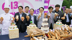 "투표빵 먹고 투표율 '빵' 터뜨려요"&hellip;경남선관위 투표빵 선보여