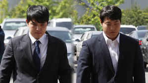 [풀영상] "조사에 성실히"만 10번…'성폭행 혐의' 넥센 박동원·조상우 출석 현장