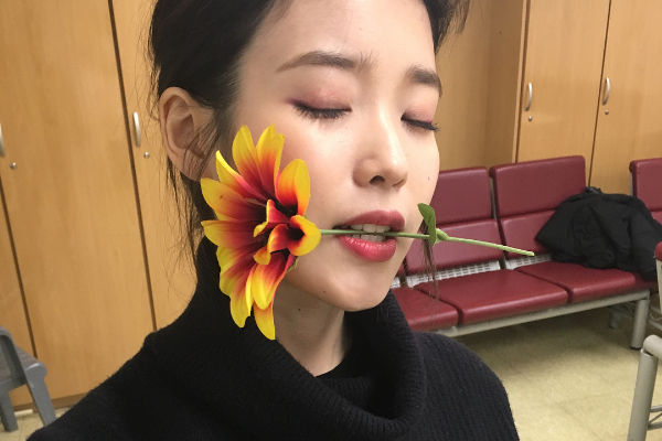 IU