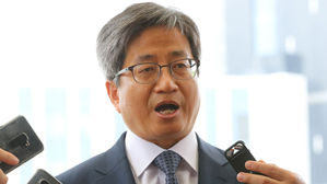 김명수 대법원장 "양승태 조사 여부 신중히 검토 후 결정"