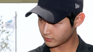 [스브스타] '성추행·흉기 협박 혐의' 이서원, '싸늘한 눈빛' 해명