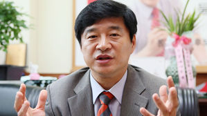 검찰, '아들 채용 청탁' 이흥수 인천 동구청장 징역 2년 구형