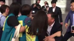 [영상] '재판 거래' 의혹에 항의 시위한 KTX 해고 승무원들&hellip;대법원장 비서실장 면담