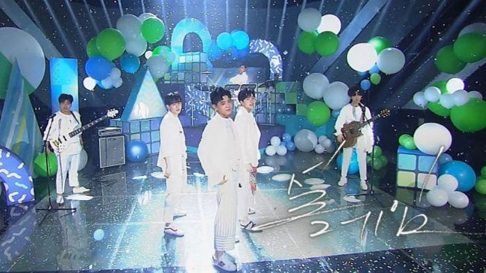 VIDEO: TheEastLight. Thinks 'Love Flutters'