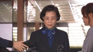 '갑질' 한진家 이명희, 11시간 2차 경찰 조사받고 귀가