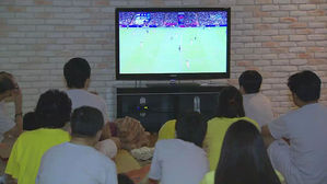[친절한 경제] "월드컵 크게 보자" TV 판매 꿈틀…'치맥 특수'도 기대
