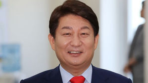 '꼬리뼈 골절' 권영진 후보 퇴원&hellip;유세 복귀