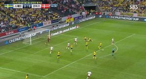 [영상] 덴마크의 정면 슛 시도…'육탄방어' 수비 펼친 스웨덴