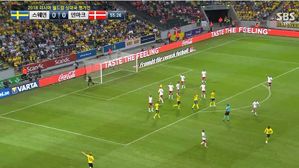 [영상] 날카롭게 날아든 스웨덴의 슛…덴마크 '철벽수비' 방어