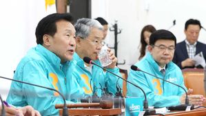 손학규 "막말 보수, 민주당 돕는 역할밖에 못 해"