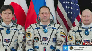 [오!클릭] 우주여행 떠났다 돌아오다&hellip;귀환한 '월드컵 공인구'