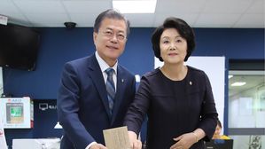 [영상] 문재인 대통령, 6·13 지방선거 사전투표 모습…현직 대통령 최초