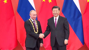 시진핑, 푸틴에게 훈장 수여…밀월 과시하며 美 견제