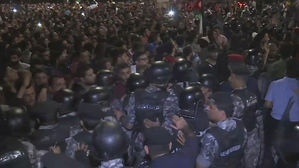 [월드리포트] 총리 관저로 돌진한 시위대…중동 경제 위기 '불만 폭발'