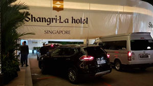 새벽부터 불 밝힌 트럼프 숙소…동트기 전부터 분주