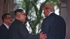 김정은, 트럼프에 영어로 인사한 듯…"Nice to meet you, Mr. President!"