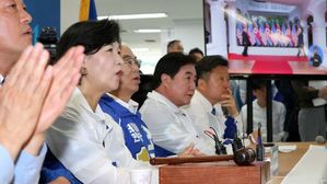 추미애 "냉전&middot;국정 발목 세력에 지방 살림 맡겨선 안 돼"