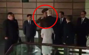 군복입은 北 인민무력상, 트럼프에 '거수경례'