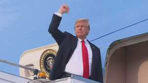 트럼프, '세기의 회담' 일정 모두 마치고 싱가포르 출국