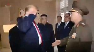 北 인민무력상에 거수경례한 트럼프…미국서 찬반 논란
