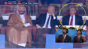 [영상pick] "표정 관리 들어갔네요"…러시아 '골 잔치'에 푸틴 대통령이 보인 반응