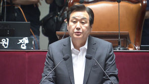 검찰, 허위 취업 의혹 김무성 딸 부부 소환 조사