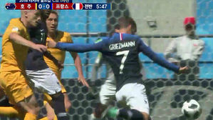 [영상][프랑스 : 호주] 그리즈만의 힘찬 슈팅…경기 초반부터 강렬한 인상