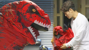 [SBS Star] VIDEO: Kim Jong-kook's Change into a Dinosaur Surprises Everyone!