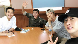[SBS Star] Super Junior Members Visit RyeoWook in the Military