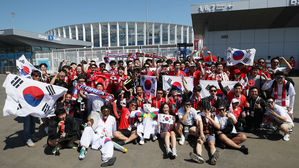 [슬라이드 포토] 러시아에서도 '대&sim;한민국'&hellip;축구팬들의 열띤 응원전