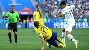 [영상][대한민국 : 스웨덴] 황희찬, 적극적인 압박 → 날카로운 돌파 '분위기 살리자!'