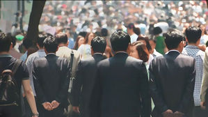 '과로 사회' 한국 근로자 32% 주49시간 넘게 일해…일본의 1.6배