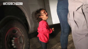 "아빠..엄마.." 울부짖는 아이…'무관용 정책' 비난 가열