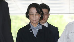 '갑질' 이명희 지난달 말 재소환…경찰, 폭행 혐의 등 추궁