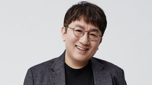 [SBS Star] Bang Si-hyuk Chosen to be 'International Music Leader of 2018'