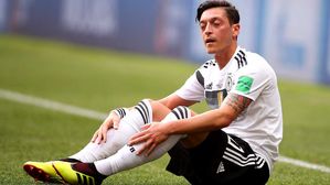 마테우스, 외질 강력 비판&hellip;"심장도 열정도 기쁨도 없다"